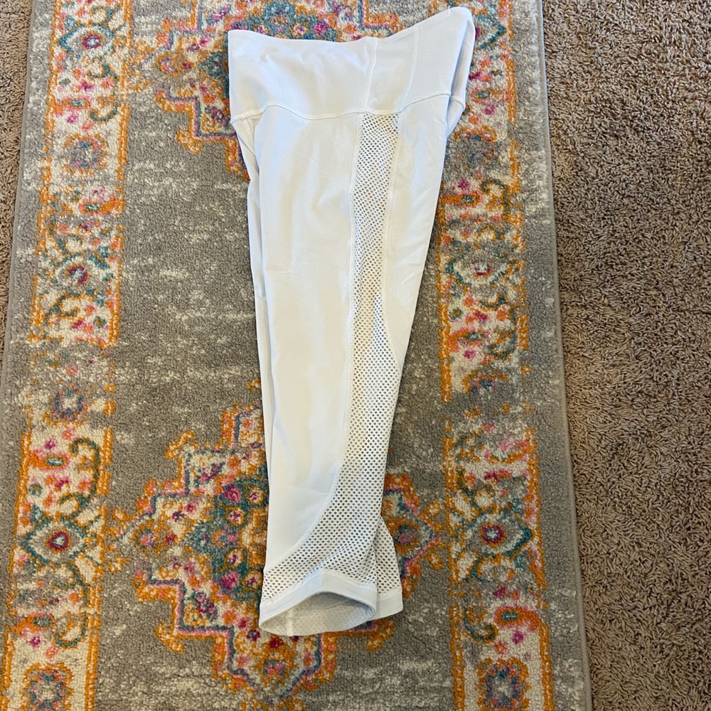 White lululemon leggings